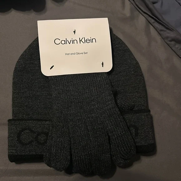 NWT Calvin Klein hat and glove set - Picture 5 of 5